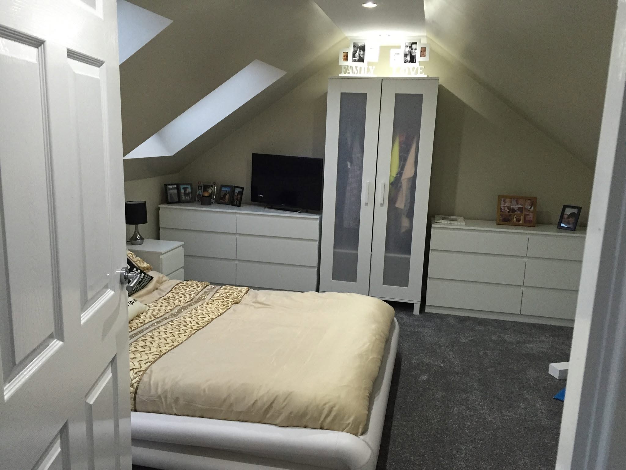 Finished, decorated bedroom after plastering work by Mackays Plastering